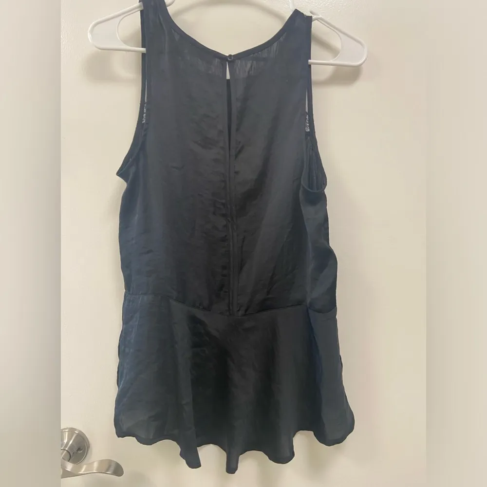 Hinge black lace tank top so cute women’s small - Image 4