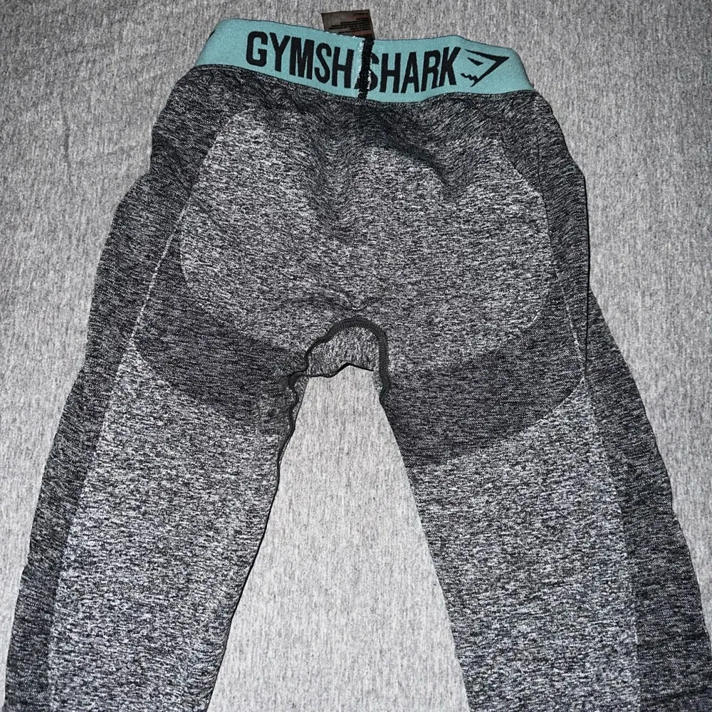 Gym shark leggings - Image 2