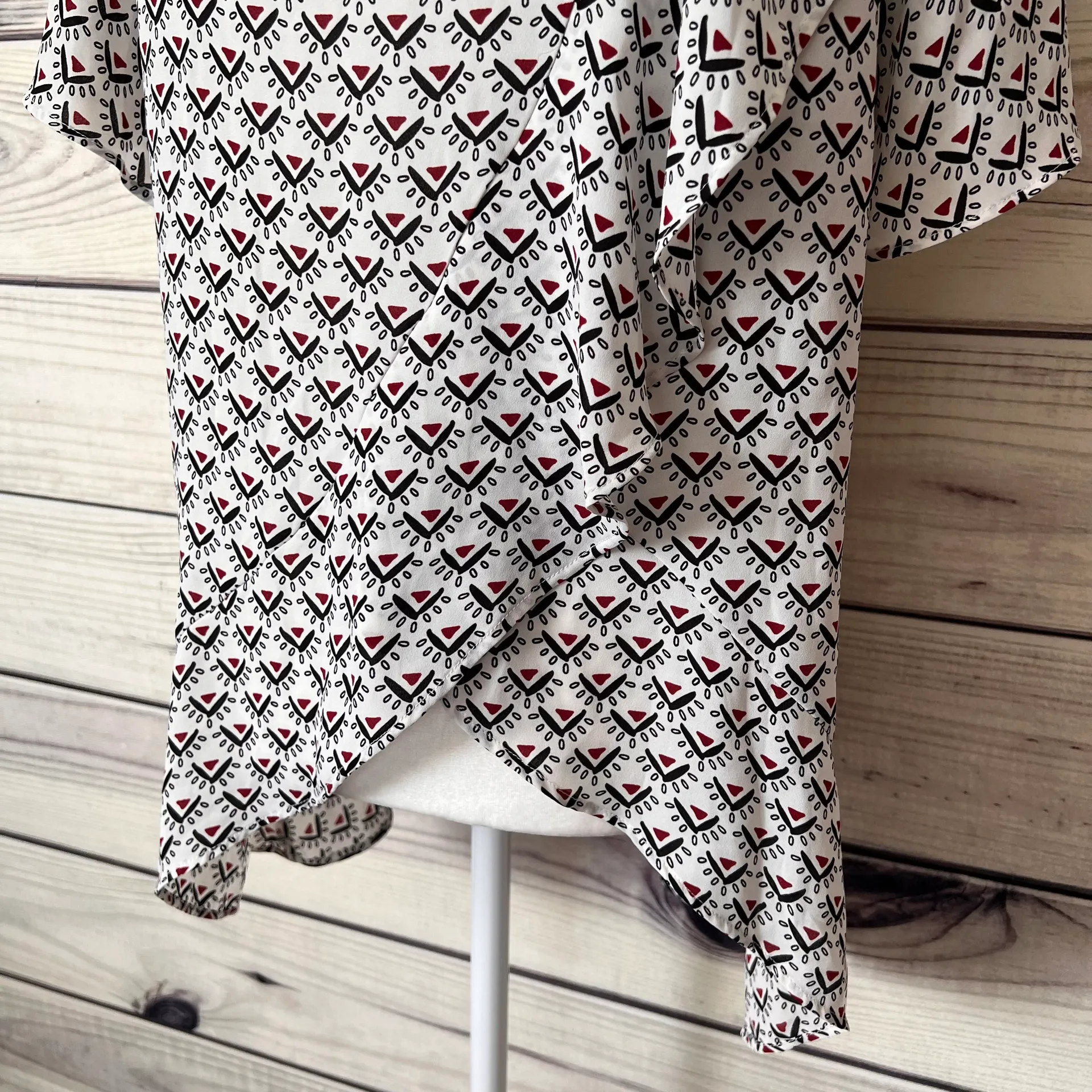 Loft White Black & Red Patterned Short Sleeve Open Tulip Back Tunic Top - Image 5