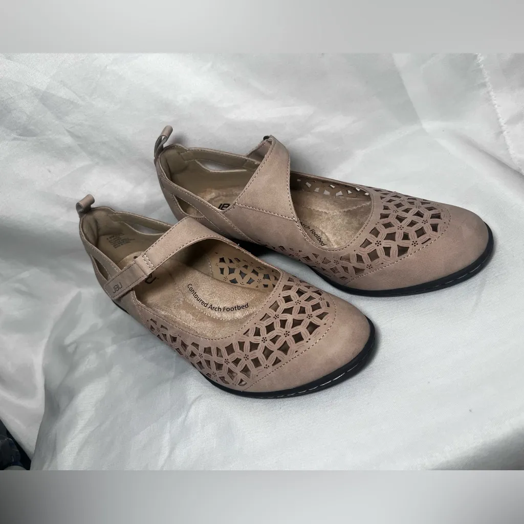 JBU Women's Beige 2 Inch Heels Cushioned  Comfort  Memory Foam size 7.5M - Image 3