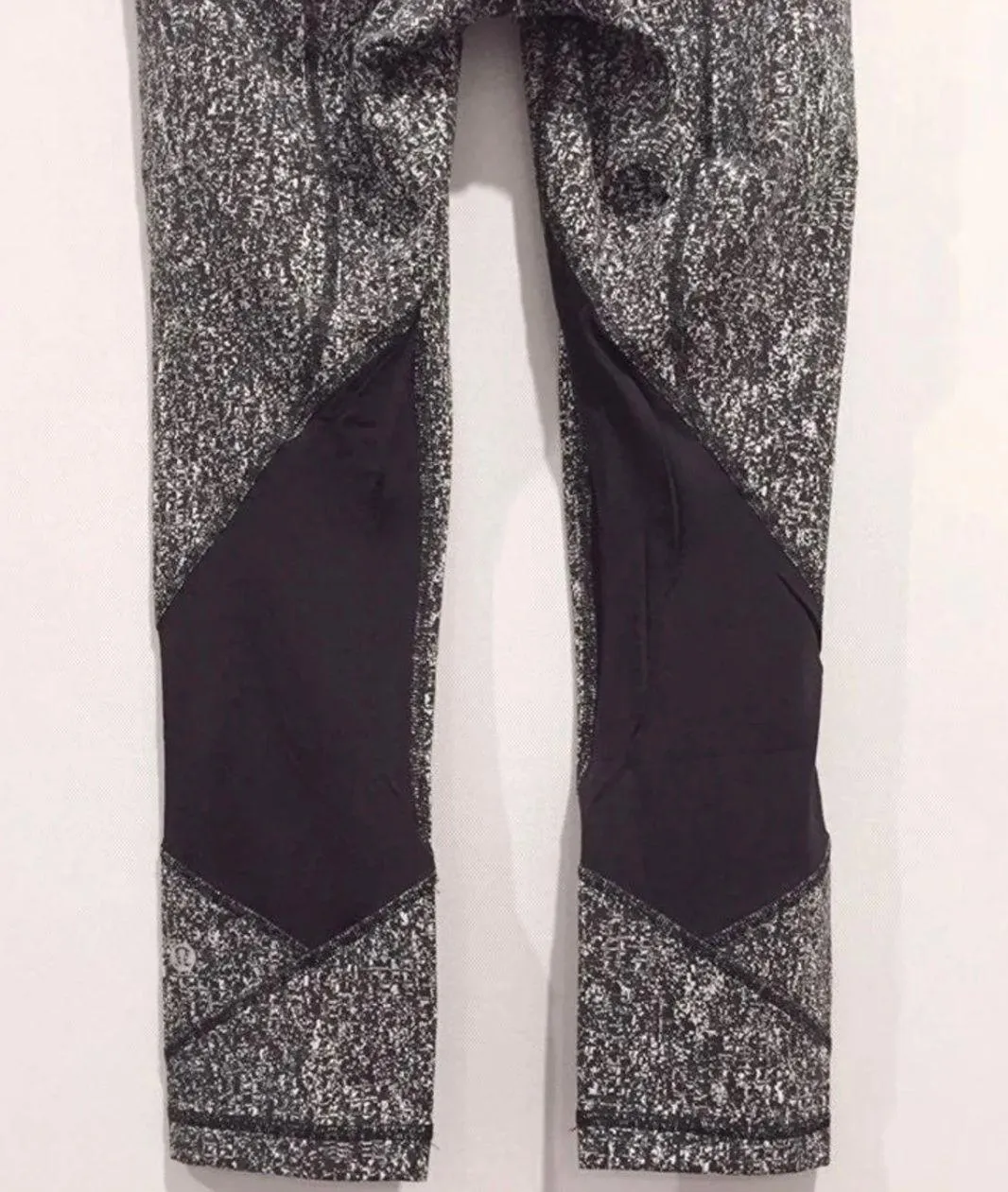 pace rival crop 22” leggings jacquard black white - Image 6