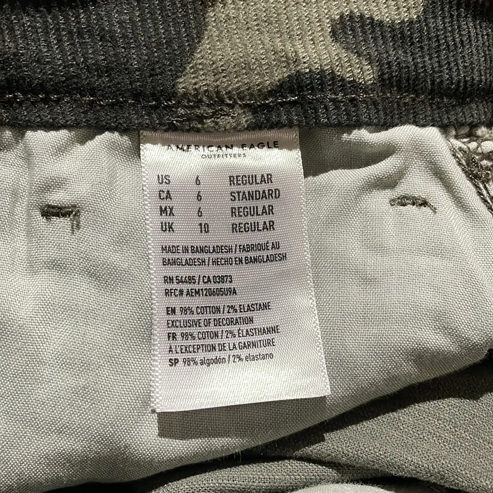 NWOT AMERICAN EAGLE camo corduroy mom jean - Image 3