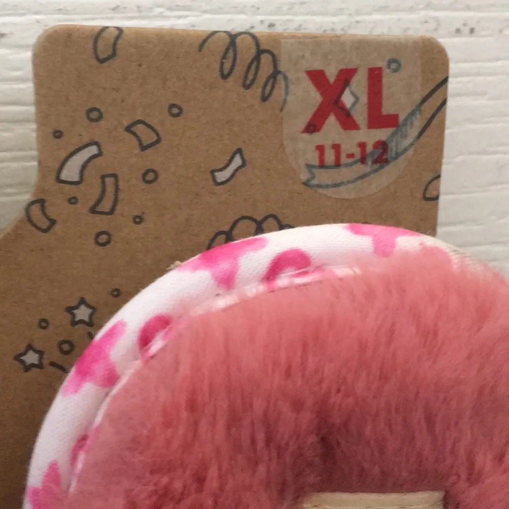 Ladies’ NWT Dluxe by Dearfoams “be mine” Fuzzy Slippers (XL) - Image 6