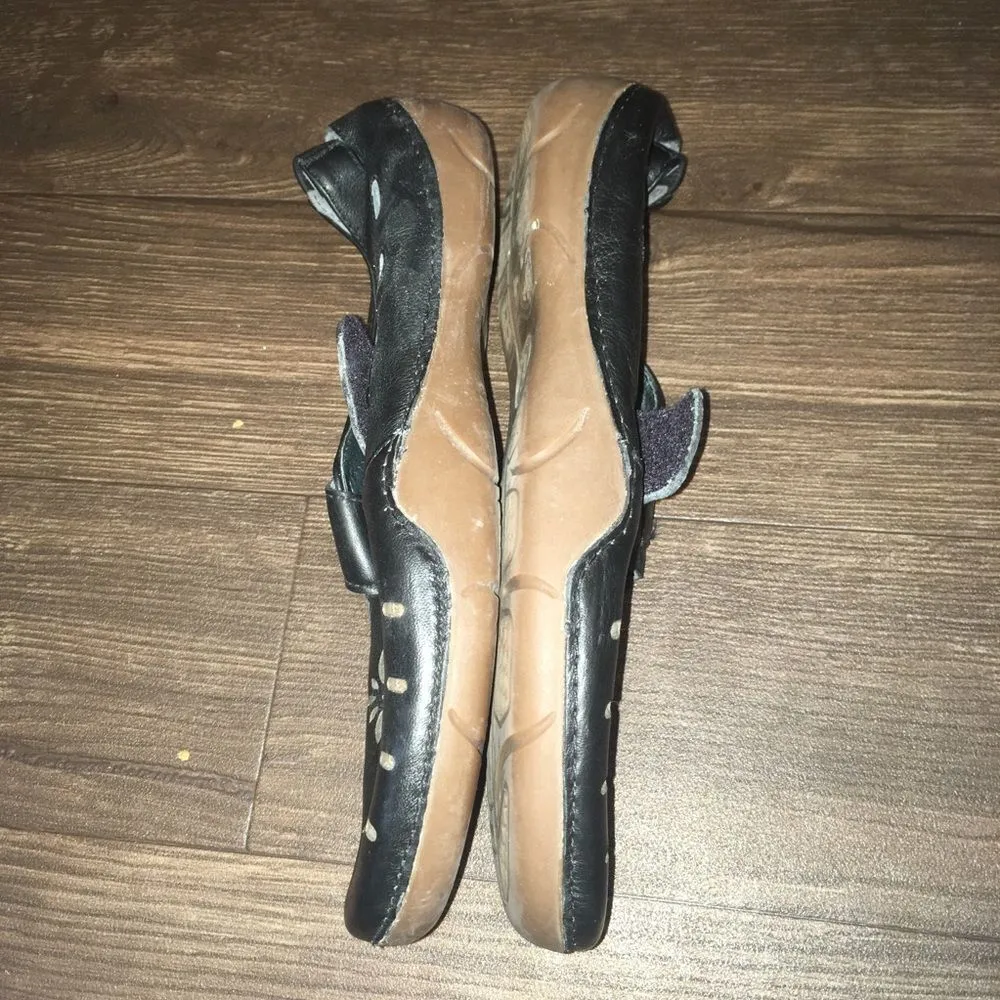 Propet black cutout closed toe leather flats Black Size 7.5 - Image 4