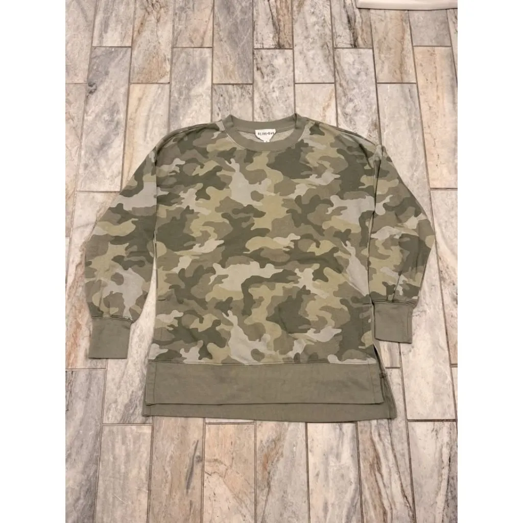 NEW Olive & Oak women's size small green camo fleece lined sweatshirt - Image 4