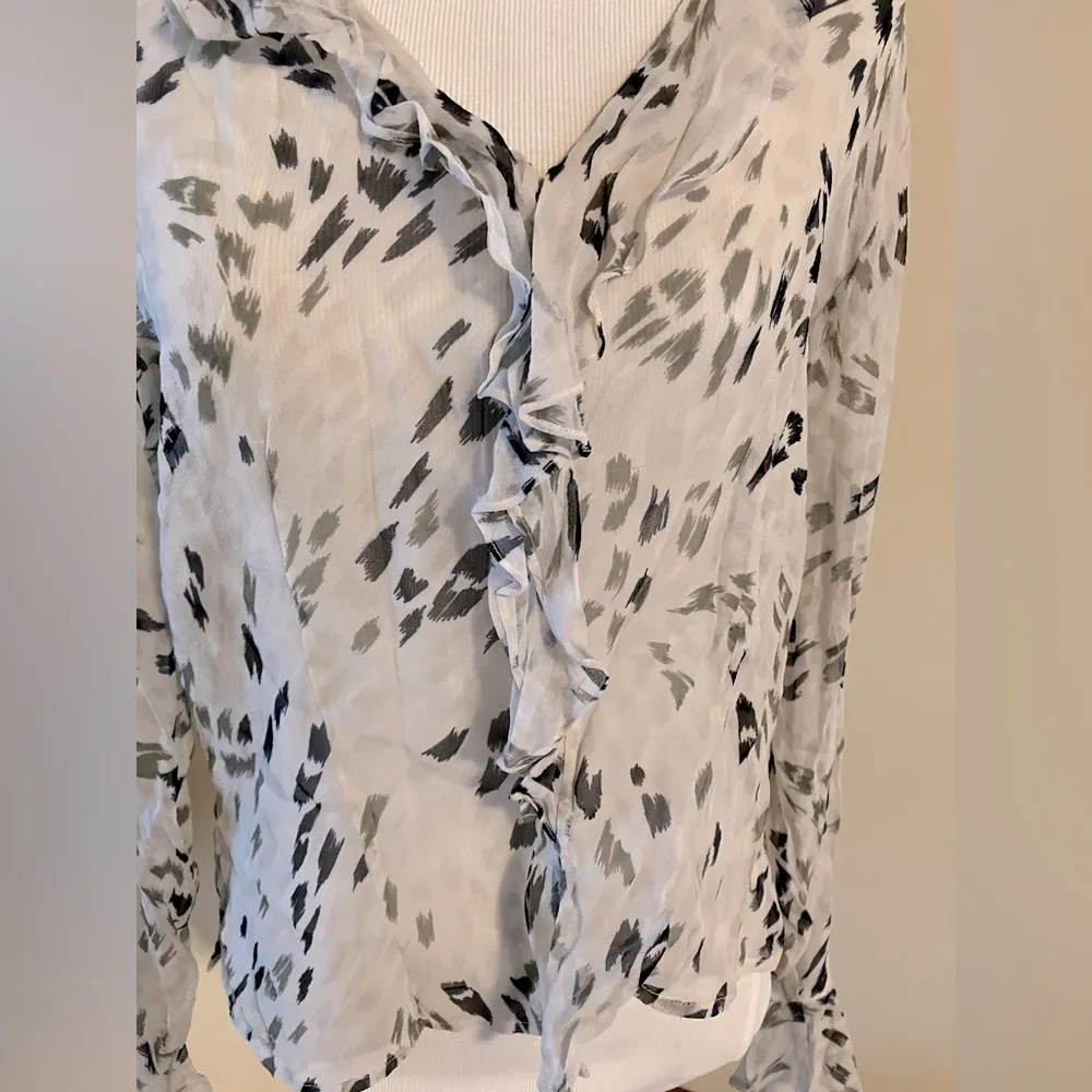 Anna and Frank Silk button up top with ruffles going down the front size: M White Size M - Image 8