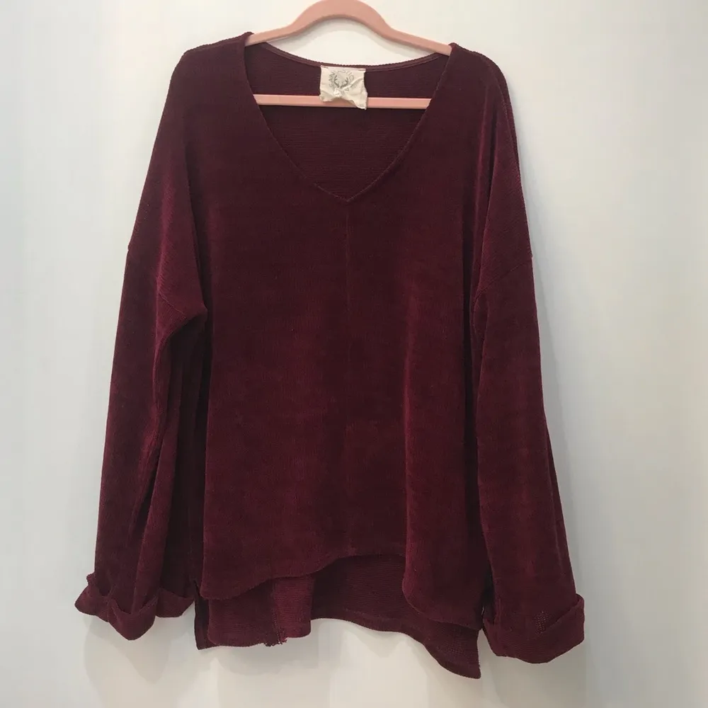 Fantastic Fawn Boutique Vneck  Maroon Oversized sweater sz Medium - Image 26