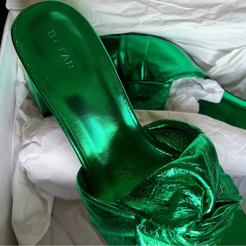NIB BY FAR Lamar Metallic Mule in Clover Green Size 8 - Image 7