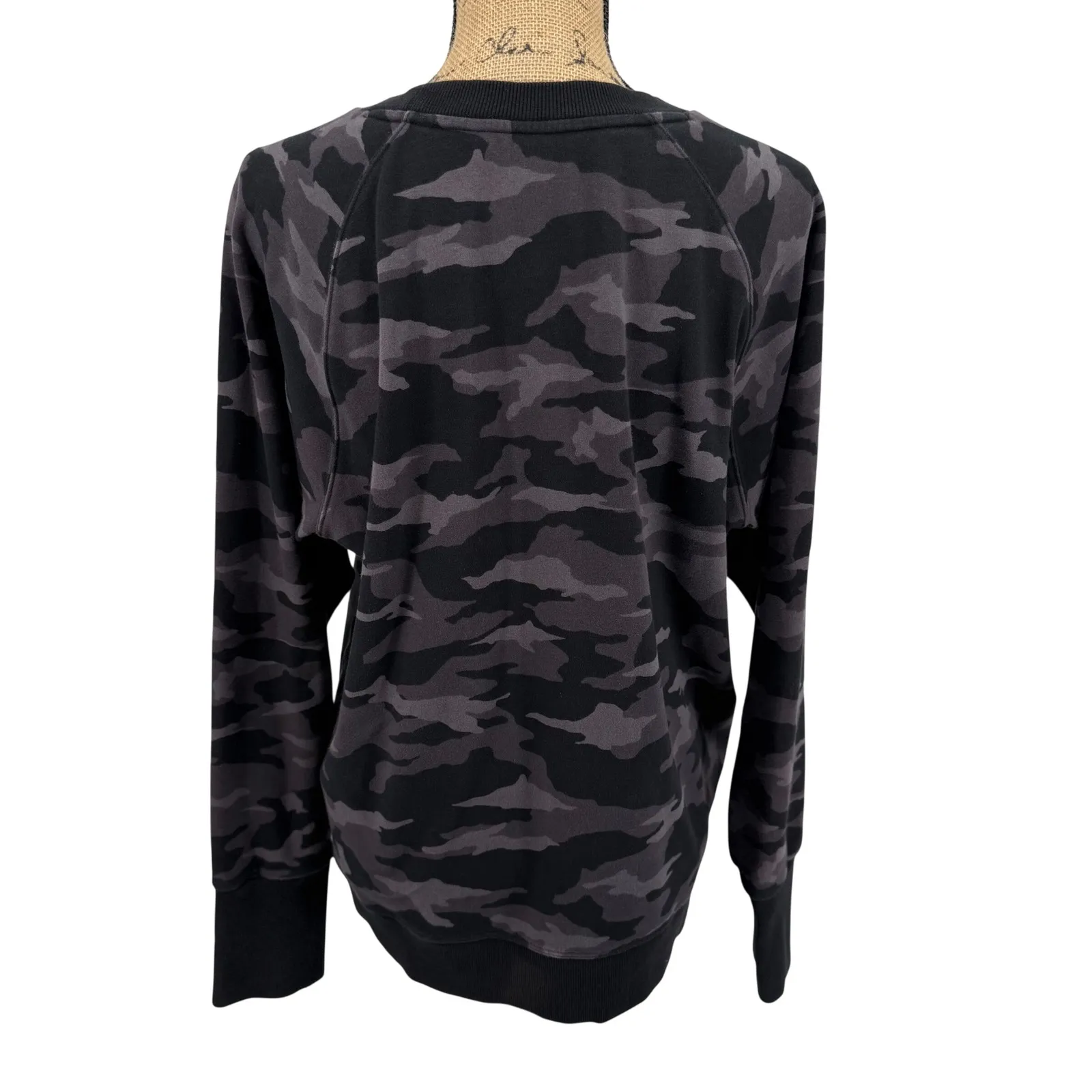 Athleta Triumph Women XL Black Gray Cam Crew Neck Sweatshirt Long Sleeve Fleece - Image 4