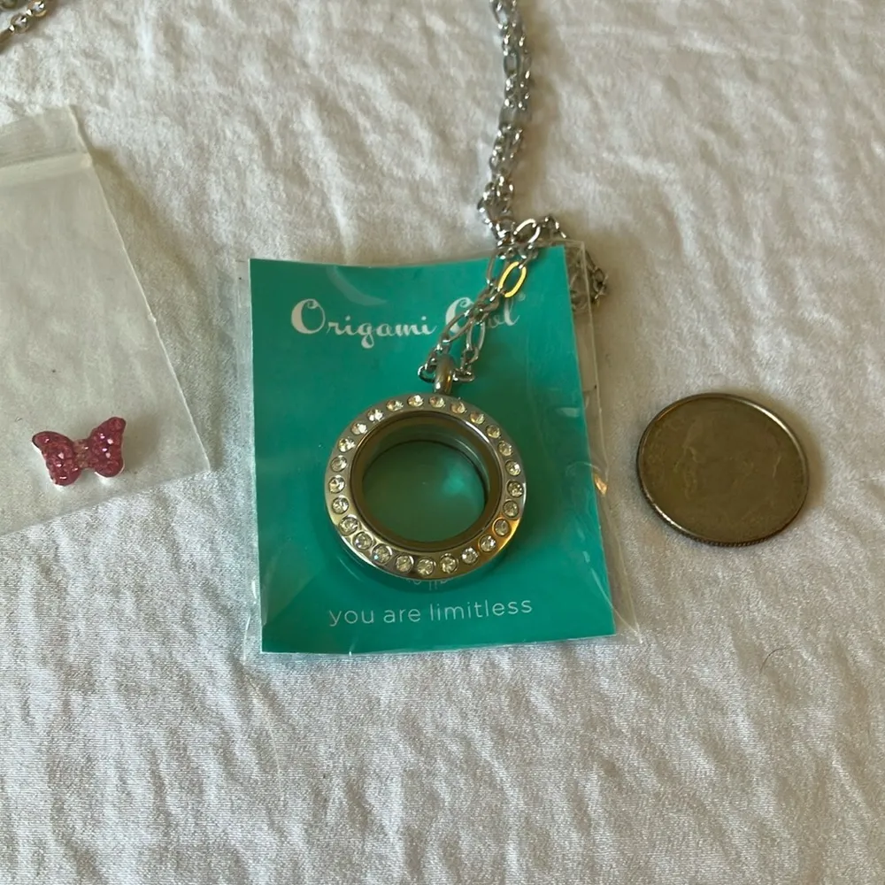 Origami Owl: 2018 Silver Tone Necklace with Mini Pendant & Pink Butterfly Charm - Image 7