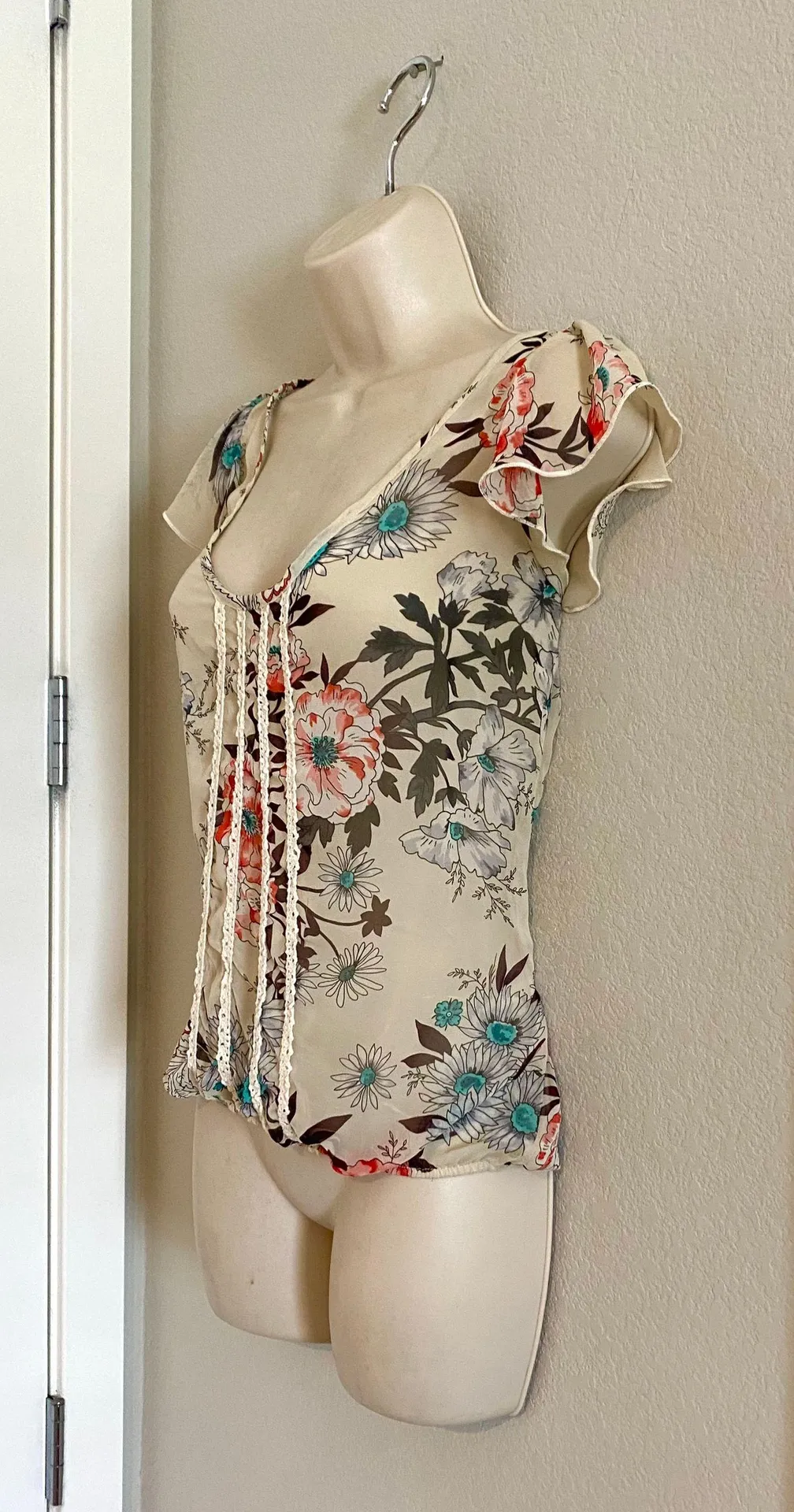 NWOT  sheer blouse. - Image 2