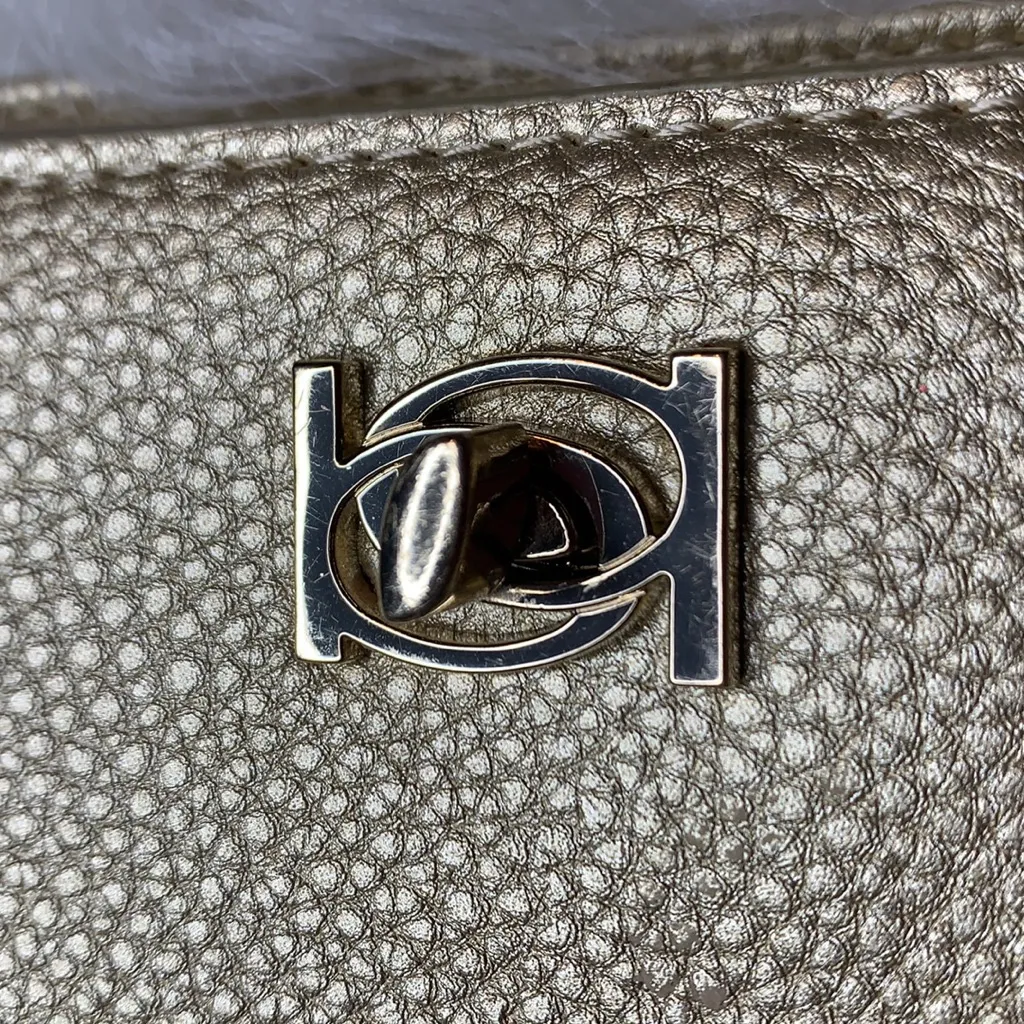 Cute gold handbag - Image 2