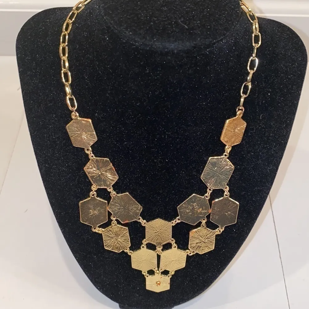 Amrita Singh Coral and Gold Noah’s Ark statement necklace. Lobster clasp. NWT. - Image 5