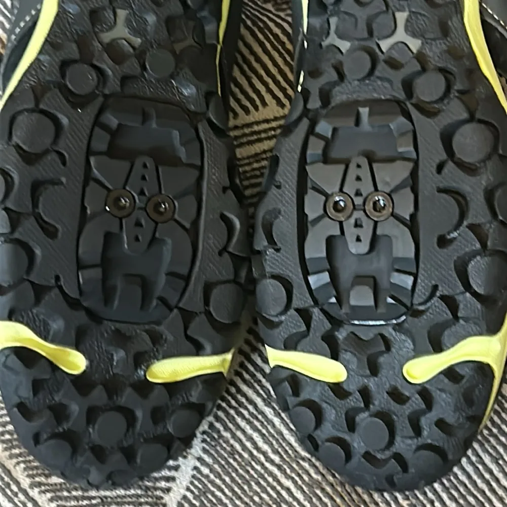 Pearl Izumi Black and Lime Cycling Shoes - Image 9