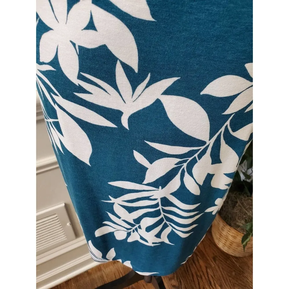 Old Navy Women's Blue Floral Rayon Round Neck Short Sleeve Knee Length Dress S - Image 4