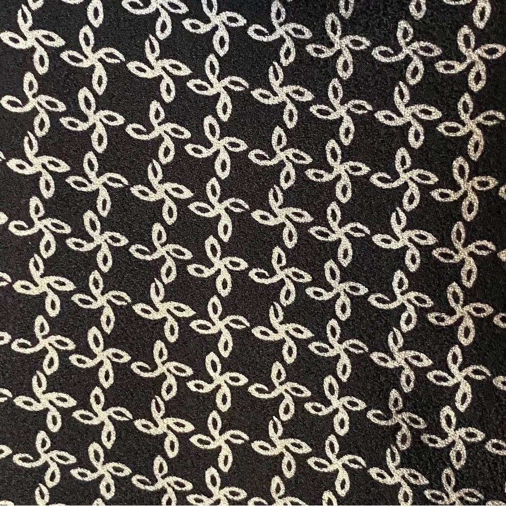 TALBOTS black and tan, 100% Silk, lightweight, lined, A-line skirt. Size 8. EUC - Image 3