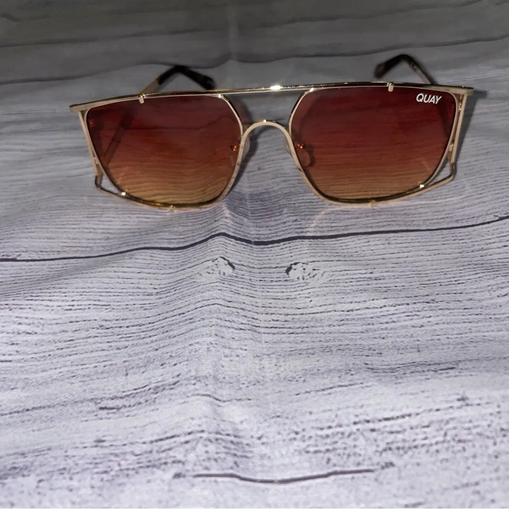 Quay Australia  Baddie Behavior Sunglasses - Image 8