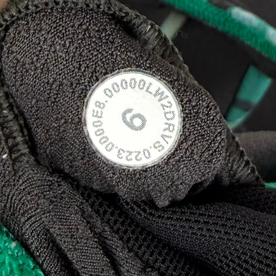 Lululemon  Everlux Train Bra Medium Support C/D Cup Size 6 - Image 5