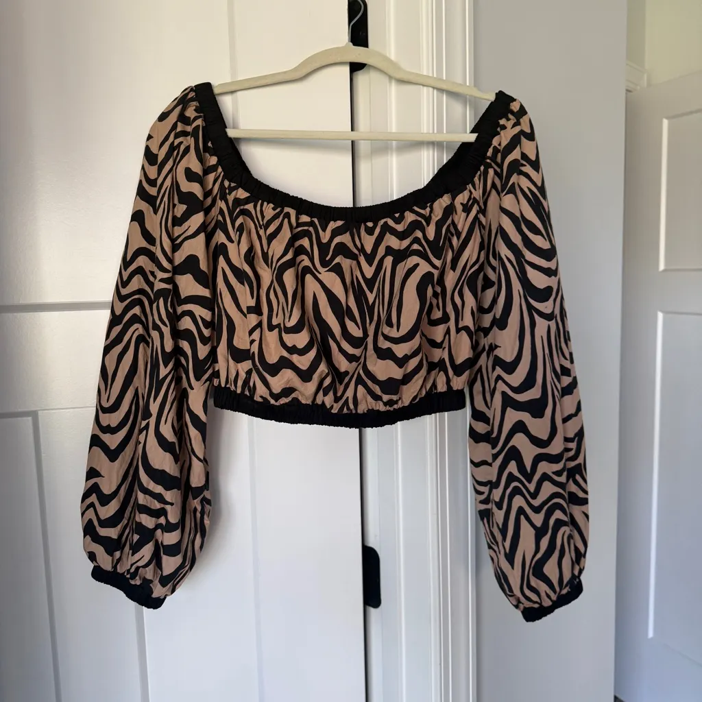 Lost + Wander Zebra Print Off-Shoulder Top Long Sleeve Crop Shirt - Image 2