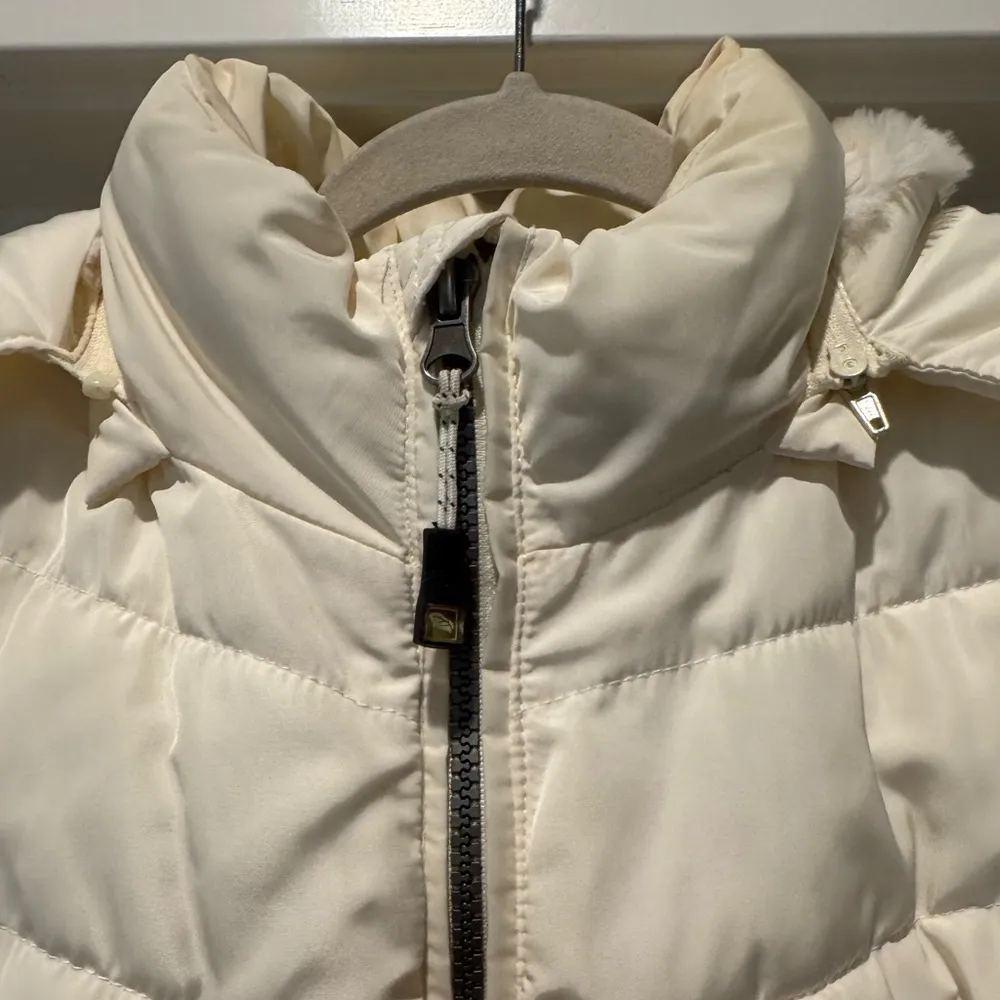 GREEN TEA Women's Cream Puffer Vest Size S Removable Hood Faux Fur Layering Cute - Image 2