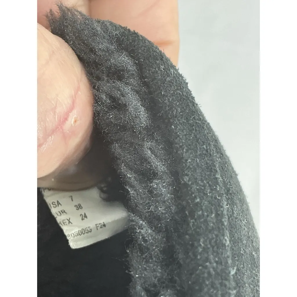 Womans Time & Tru Ankle Boots 7 black Lined Pull On - Image 8