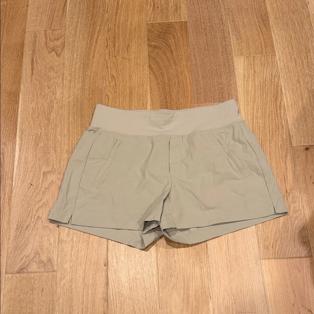 Athleta Trekkie north Women's Cargo Shorts in Khaki 8 - Image 2