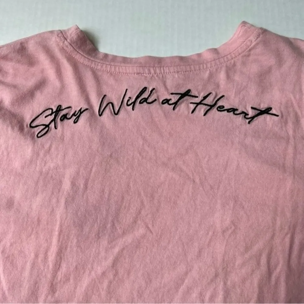 Messy bun just chillin crop t shirt stay wild at heart large Pink - Image 6