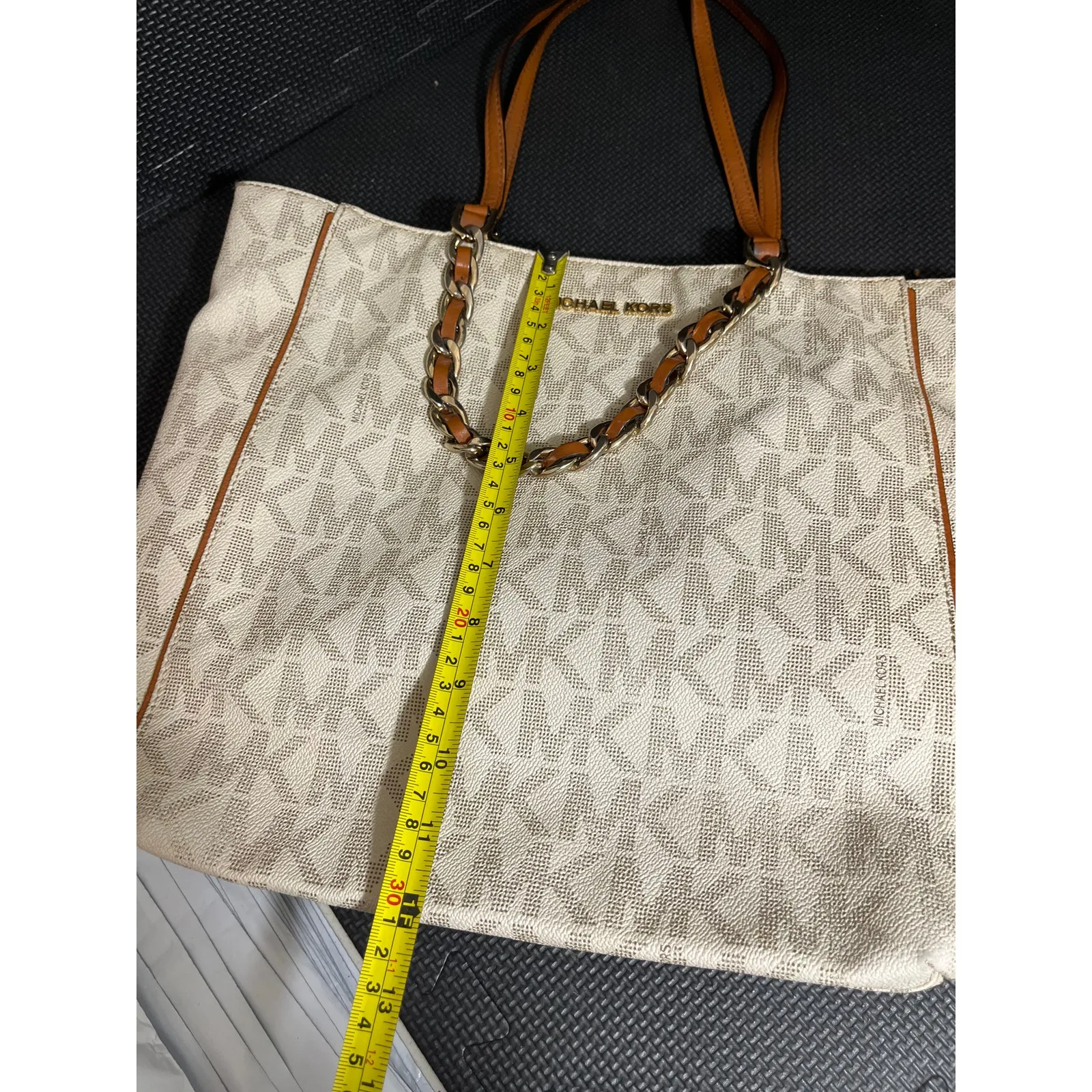 MICHAEL KORS HARPER VANILLA‎ WHITE PVC CHAIN TOTE HAND BAG PURSE Gold Trim Nice - Image 3