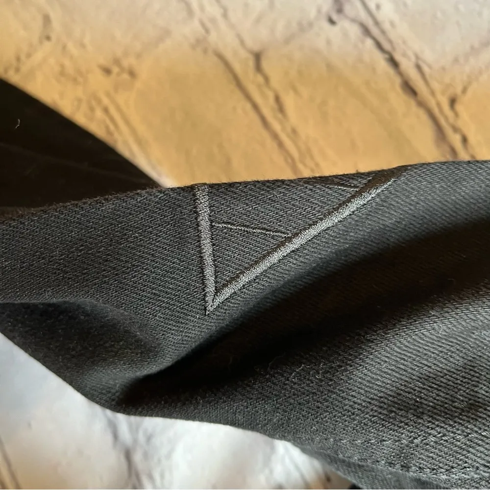 Levi’s Imagine Dragons Black Denim Womens Small Embroidered Jean Jacket
. - Image 4