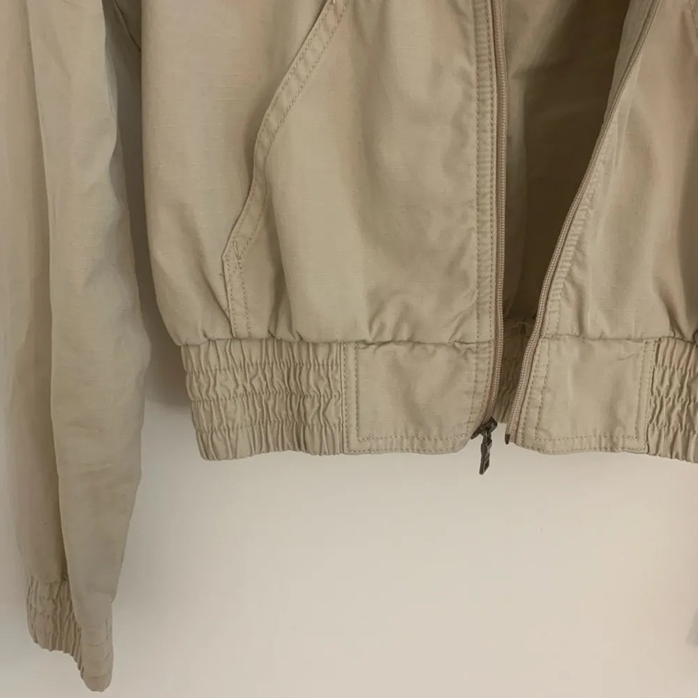 Vintage Guess Jeans beige cropped hoodie - Image 2