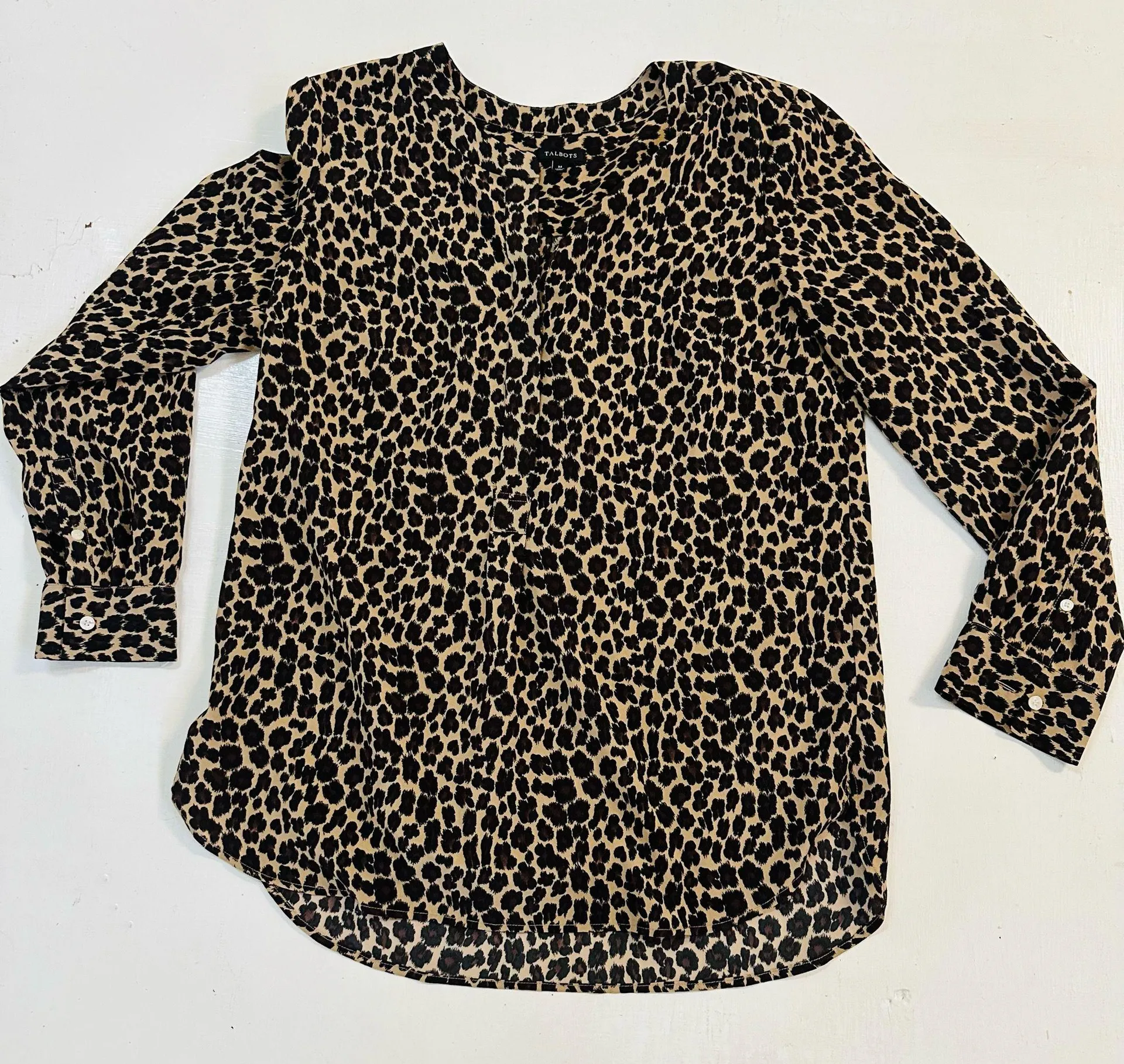 Talbots Blouse Tan Cheetah Animal Print Hidden Button Size M. - Image 2