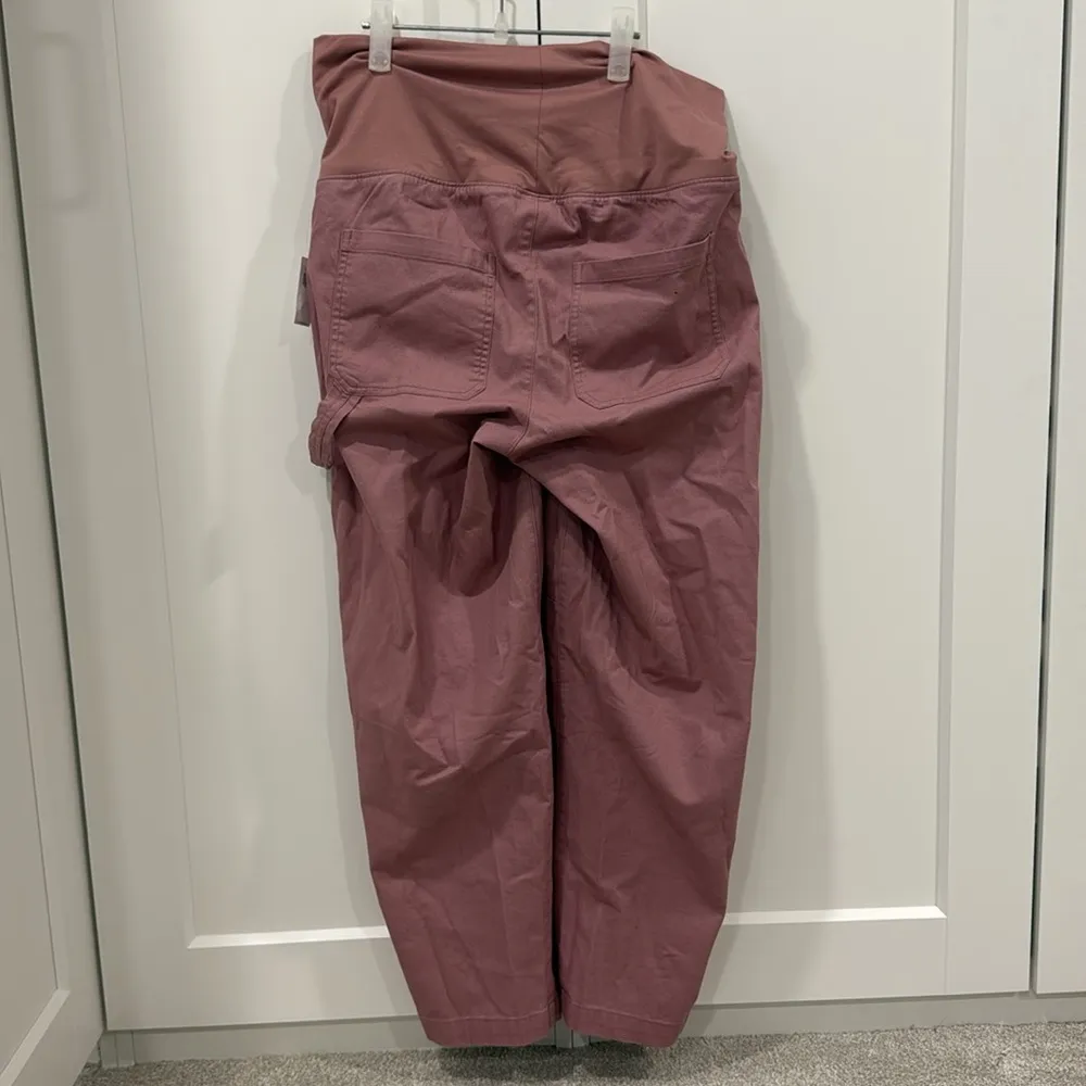 Old Navy Maternity Cargo Pants Size Small NWT - Image 3