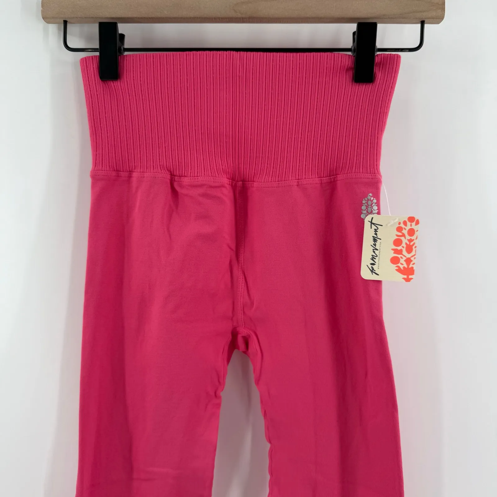 Free People Movement Good Karma Legging  Size XS/S Electric Peony NWT Perforated - Image 7