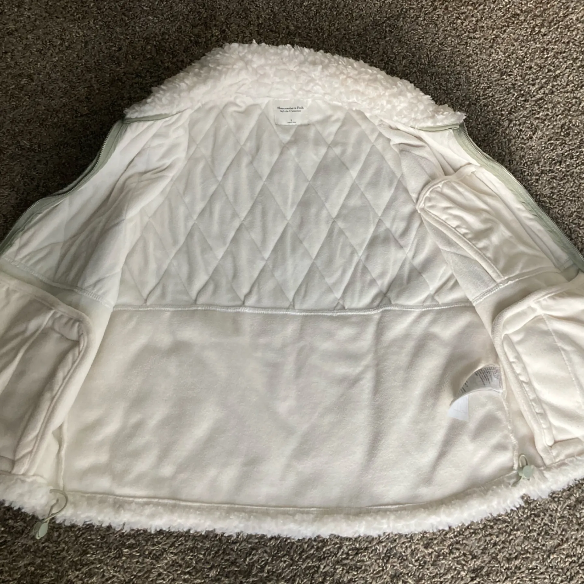 Abercrombie & Fitch Quilted Sherpa Vest – Soft Collection Size L - Image 9