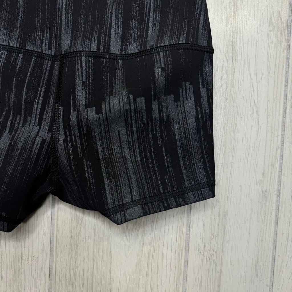 Lululemon  Boogie Short *Luxtreme (Roll Down) Match Scratch Black size 4 W7E86S - Image 3