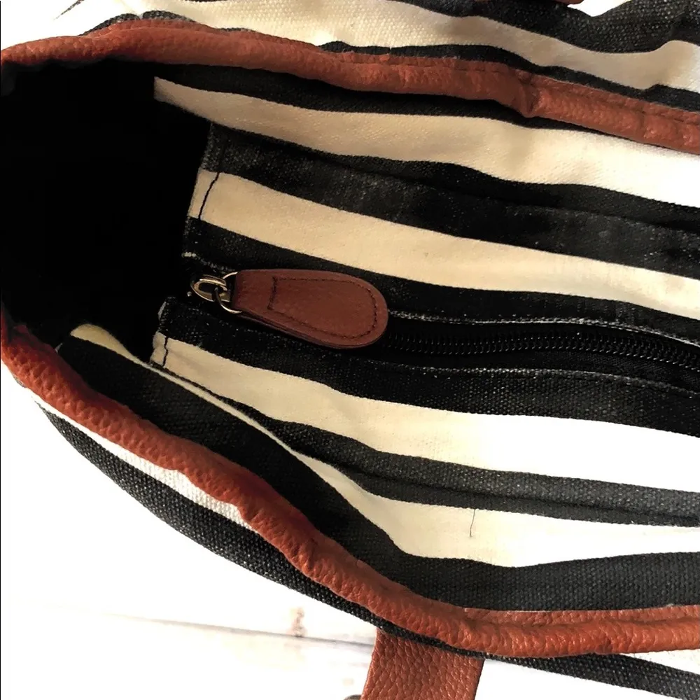 MommyDaddy & Me Black White Striped Diaper Bag Purse Brown Leather Straps - Image 4