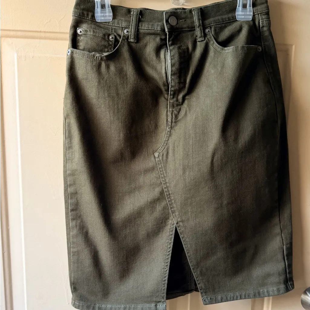 Banana Republic Olive Pencil Skirt - Image 4