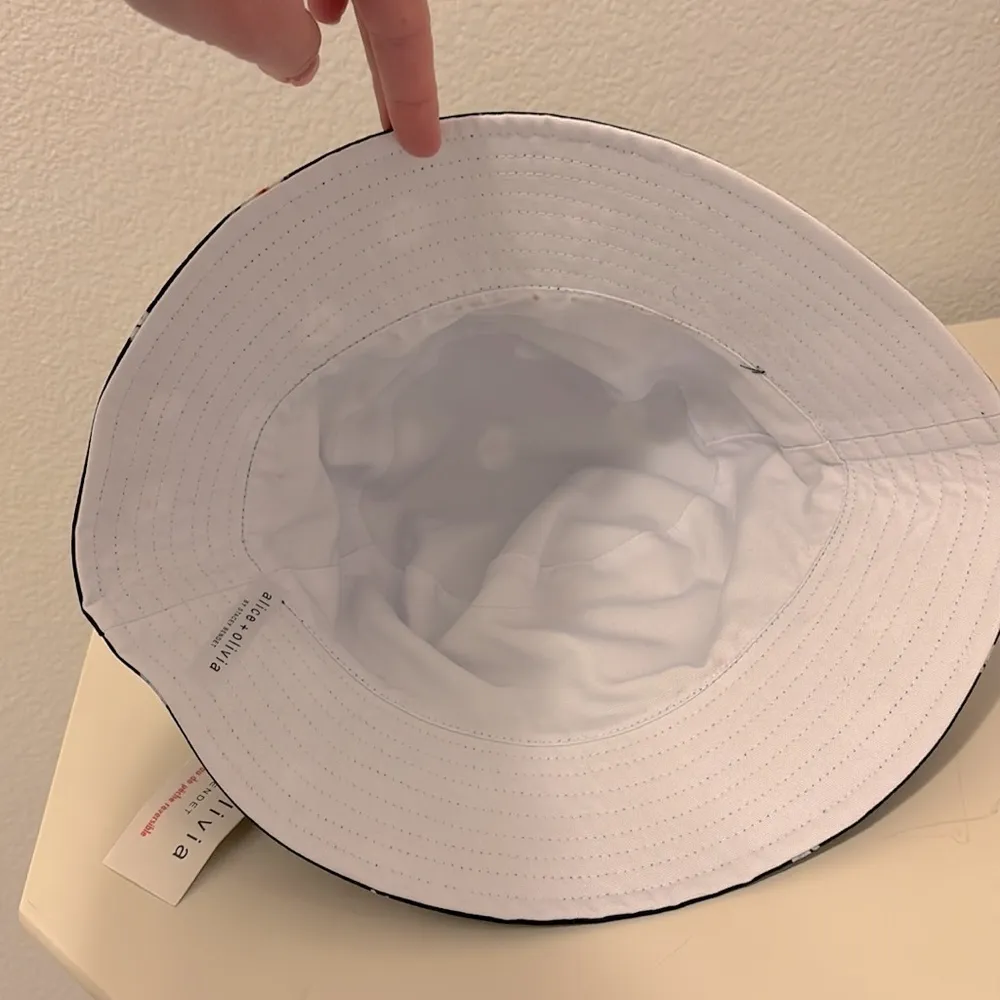 Alice + Olivia by Stacey Bendet Reversible Bucket Hat Daisy Floral New w/ tags! - Image 6