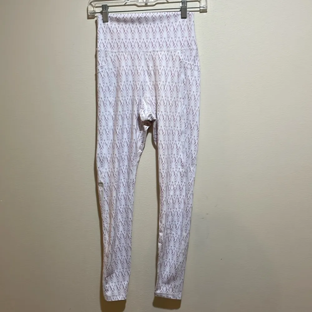 Buff Bunny White Pink Pattern Active Athletic Leggings Side Pockets Size Small - Image 4