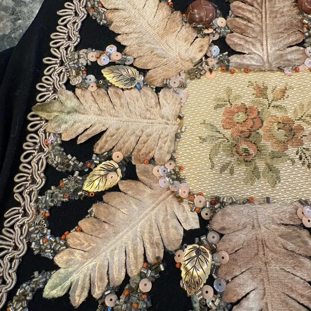 Vintage Black Velvet and Gold Embroidered Handbag Kiss Lock Clasp - Image 7