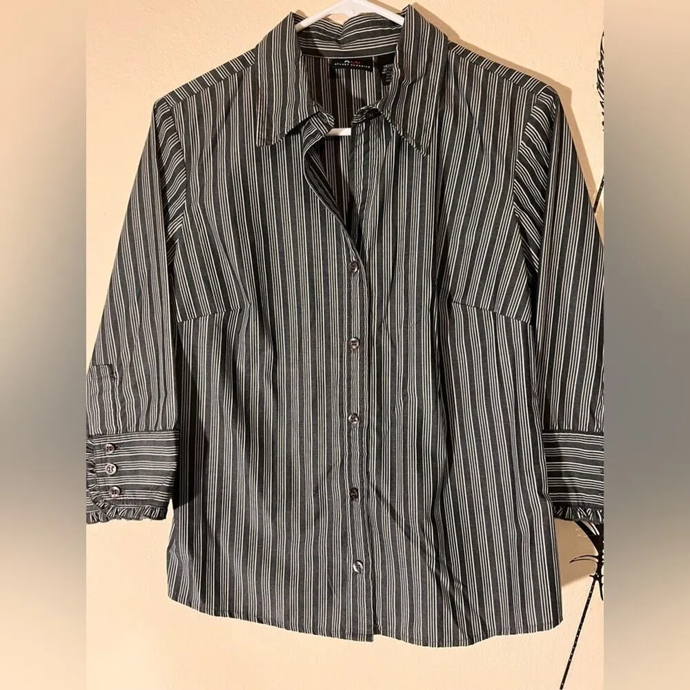 ALC‎ Blouse Gray and White Striped with Ruffled and Buttons Cuffs Women’s Medium - Image 2