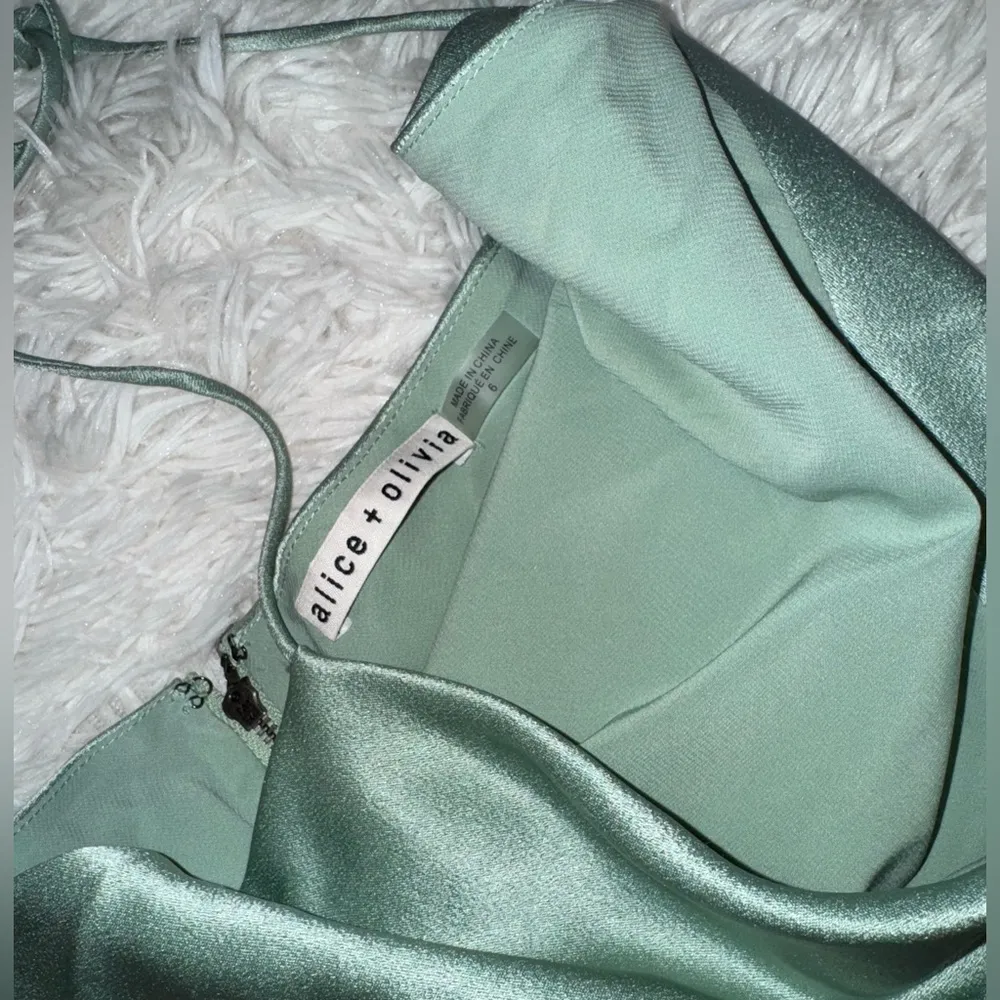 NWOT Alice and Olivia Harmony Asymmetric Slip Dress light Sage green Size 6 - Image 5