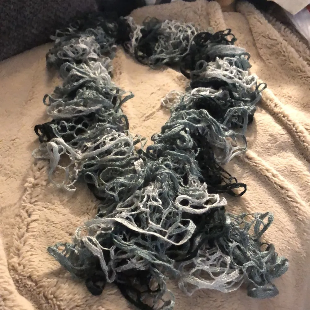 12 piece Winter accessory lot - Image 13