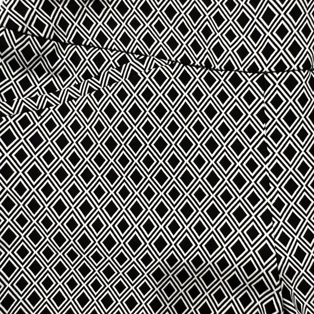 Chico's  Size 0.5 US S 6 Fabulously Slimming Brigitte Diamond Print Ankle Pants - Image 5