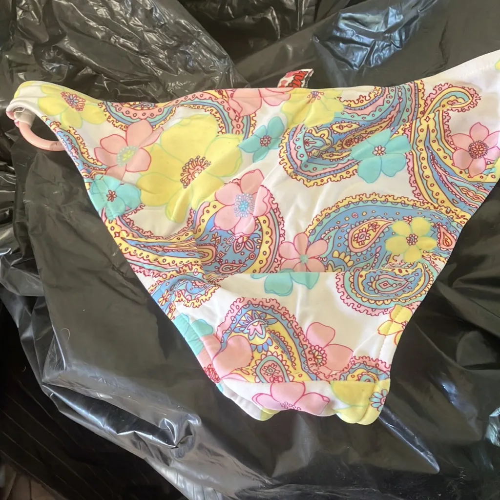FINAL MARKDOWN Blink swim bottoms small - Image 3