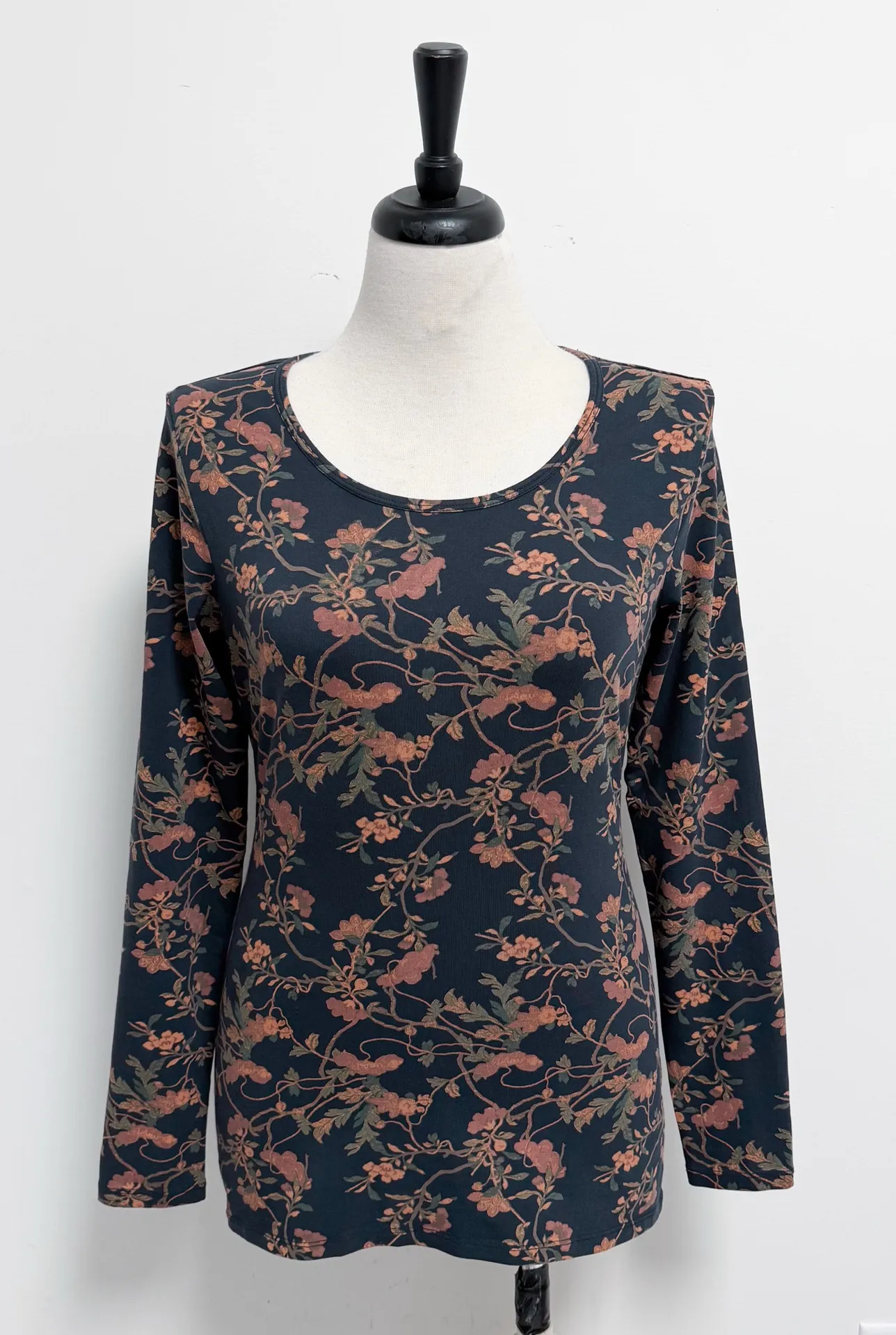 Peruvian Connection Navy Blue Orange Floral Long Sleeve Knit Slim Fit Top Medium - Image 1