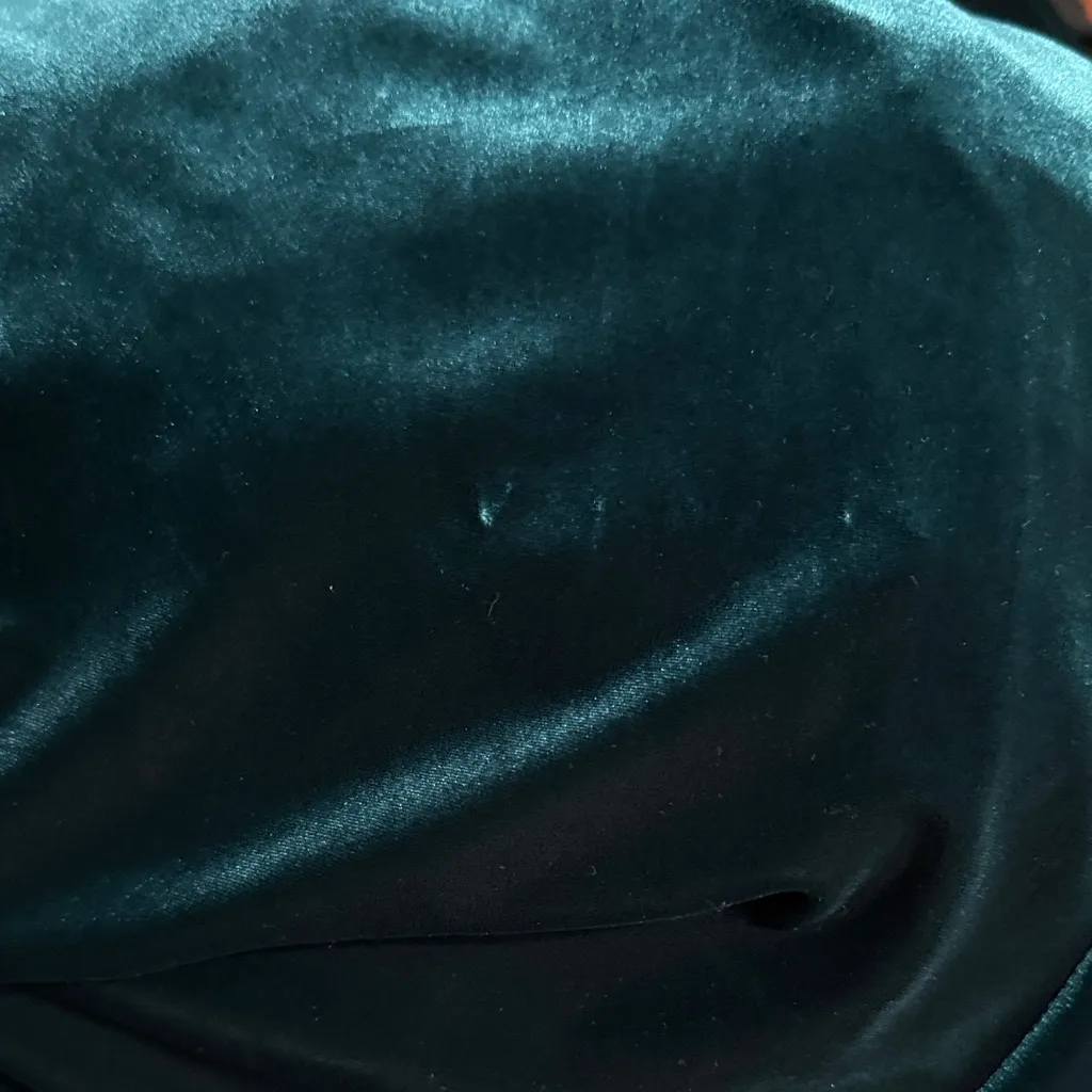 💖 Rickie Freeman for Teri Jon Sleeveless Green Velvet Gown - Image 5