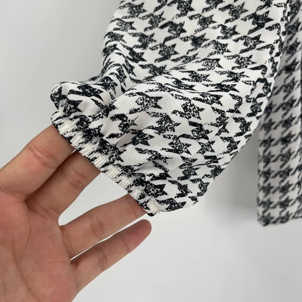 Aqua Bloomingdales Houndstooth Polyester Blouse Size Medium - Image 4