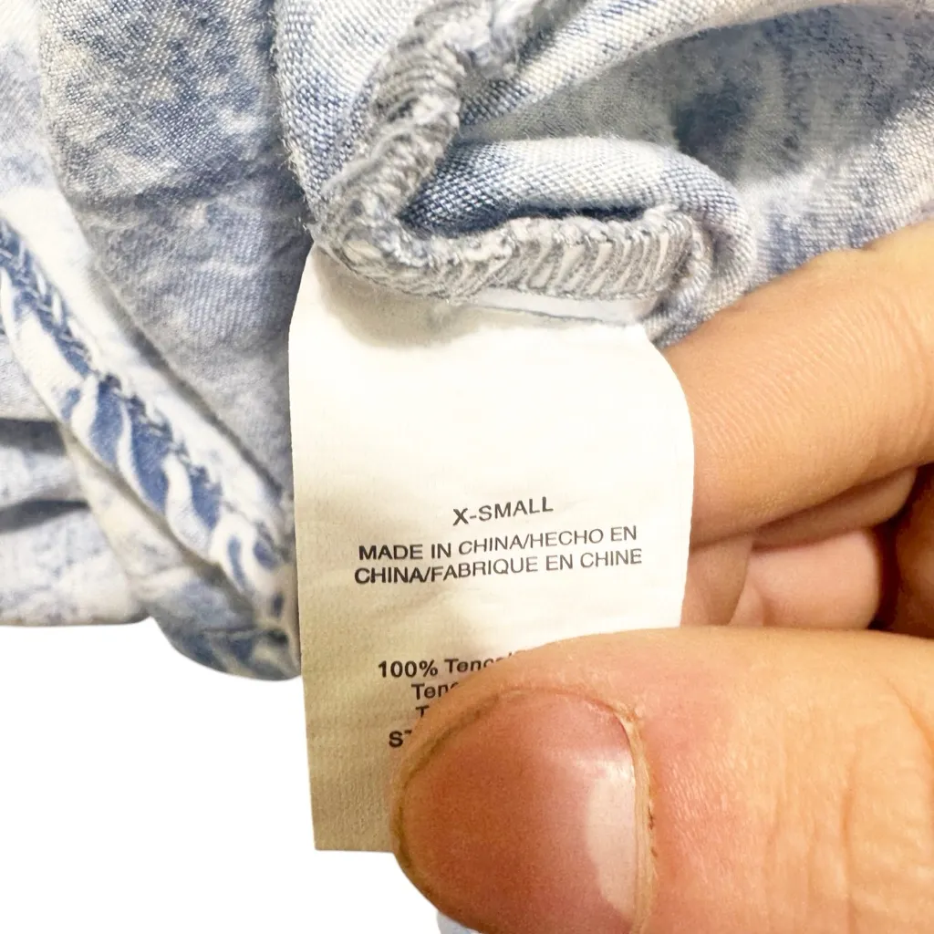 Thread & Supply Acid Wash‎ Chambray Rolled Sleeve Tencel Top XS Blue - Image 6