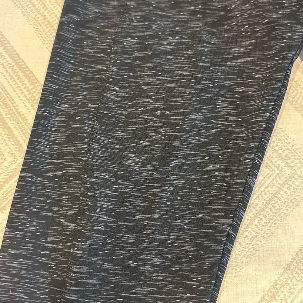 Onzie Women’s Black & White Weave Cropped Leggings - Size S/M - Image 3